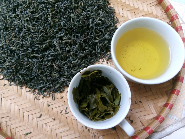 Nhận biết chè Tân Cương thật & giả qua hình dáng lá chè