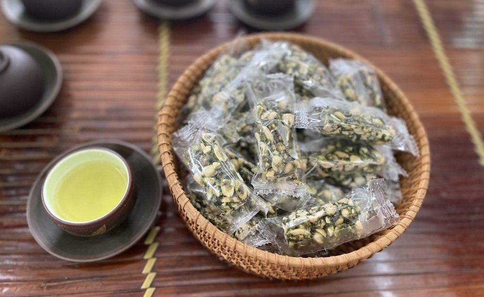 Top 6 món ăn kèm chè Tân Cương Thái nguyên - Kẹo lạc, kẹo vừng