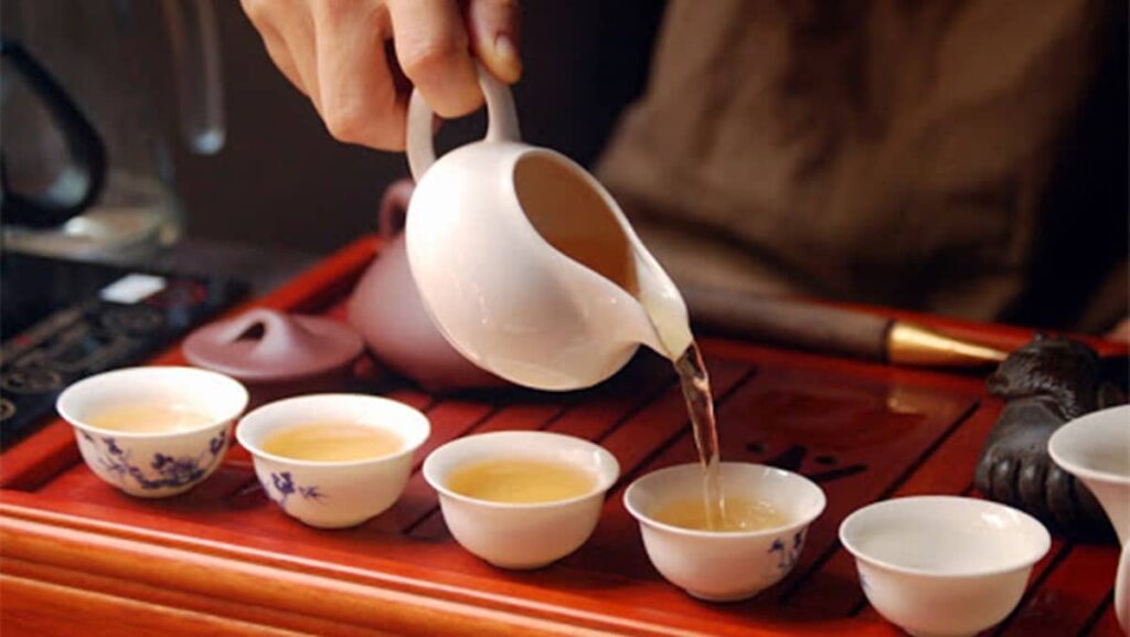 Cách chọn ấm chén pha trà Tân Cương - Ấm sứ