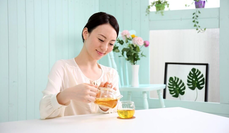 Uống chè Tân Cương lúc nào là tốt nhất - buổi chiều